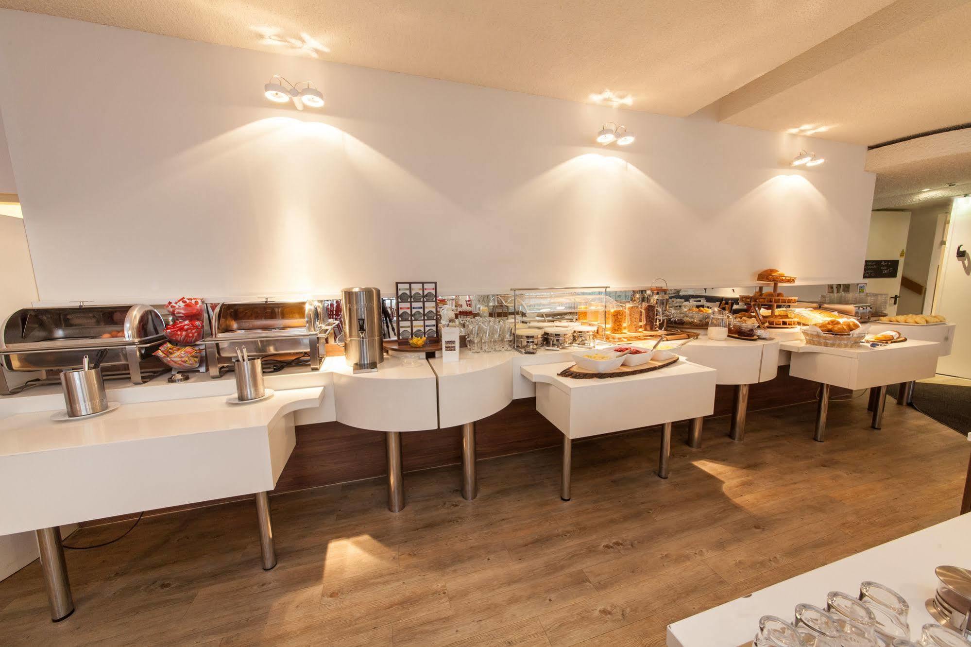 Hotel Sure By Western Hauptbahnhof 3*